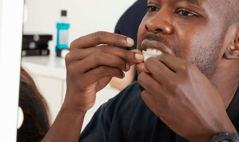 Should I brush my teeth before or after using Whitestrips