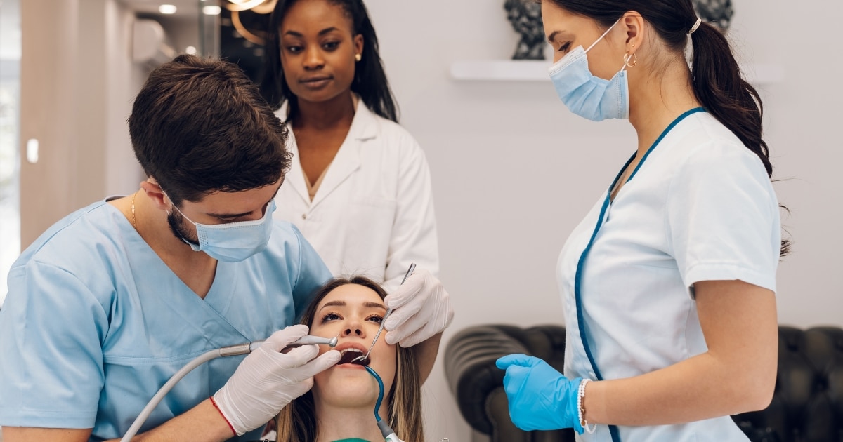 things you should know before choosing a cosmetic dentist
